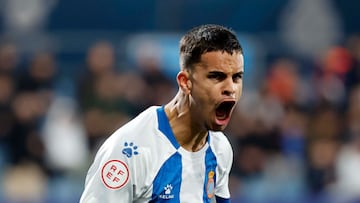 Carlos Sánchez, del Espanyol, celebra su gol al Madrid en la Copa del Rey juvenil.