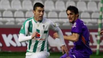 Borja escapa de un rival.