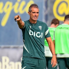 Gaizka Garitano: “No es fácil encontrar jugadores que sustituyan a Chris Ramos o Víctor Chust”