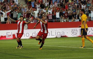 Stuani marca el 1-0.