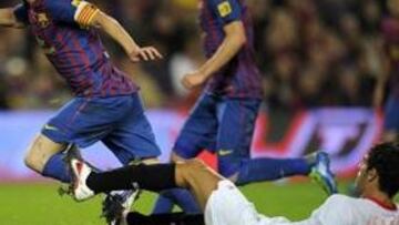 El Sevilla se queja del penalti de Fazio sobre Iniesta