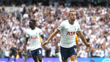 LONDON, ENGLAND - AUGUST 20: Tottenham Hotspur's Harry Kane celebrates scoring his side's first goal during the Premier League match between Tottenham Hotspur and Wolverhampton Wanderers at Tottenham Hotspur Stadium on August 20, 2022 in London, United Kingdom. (Photo by Rob Newell - CameraSport via Getty Images)