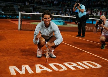 Después de vencer a Mónaco, Nieminen, Berdych y Bautista, Nadal desfondó a un luchador Kei Nishikori en la final (2-6, 6-4, 3-0 y retirada). Fue el cuarto título del balear en Madrid. Llevaba 44 sobre tierra. En ese momento era otra vez número uno.