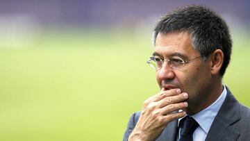 FC Barcelona president Josep Maria Bartomeu attends a training session at Joan Gamper training camp, near Barcelona July 25, 2014. REUTERS/Albert Gea (SPAIN - Tags: SPORT SOCCER)