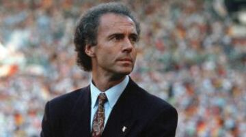 El llamado ‘Kaiser’ es reconocido como de los mejores futbolistas de todos los tiempos y como técnico logró grandes resultados. Consiguió en 1990 la Copa del Mundo con Alemania desde el banquillo e igualó a Mario Zagallo como el único que había logrado el máximo logro tanto como jugador así como entrenador. Con el Bayern Múnich consiguió la Bundesliga de 1993-94, además de la Copa de la UEFA de 1995-96.