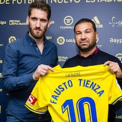 El Cádiz presenta a Fausto Tienza y ficha a Jona Mejía