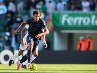 Jhon Solis of Girona FC runs with the ball during the Spanish League, LaLiga EA Sports, football match played between Elche CF and Girona FC at Estadio Manuel Martinez Valero on December 7, 2025 in Elche, Alicante, Spain. (Photo By Francisco Macia/Europa Press via Getty Images)