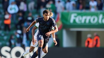 Jhon Solis of Girona FC runs with the ball during the Spanish League, LaLiga EA Sports, football match played between Elche CF and Girona FC at Estadio Manuel Martinez Valero on December 7, 2025 in Elche, Alicante, Spain. (Photo By Francisco Macia/Europa Press via Getty Images)