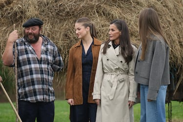 La Reina Letizia, la princesa Leonor y la Infanta Sofía durante el acto de entrega del Premio al 'Pueblo Ejemplar' de Asturias 2025 a Valdesoto.