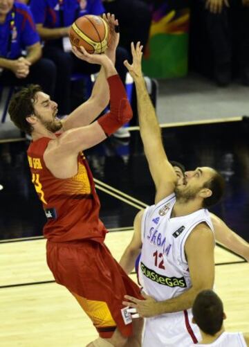 Pau Gasol y Nenad Krstic.