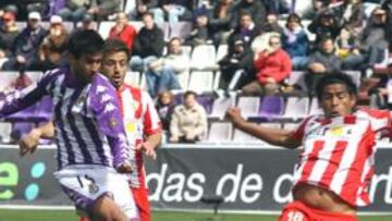 <b>BLOQUEADOS. </b>Ni Bueno, ni Óscar, ni Jofre, ni Guerra, ni Nauzet fueron capaces de superar a la defensa y el portero almeriense.