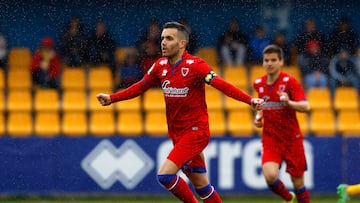 El centrocampista nacido en Caracas emigró a Coruña siendo todavía un niño. En su juventud se formó en la cantera del Deportivo de la Coruña antes de fichar por el Real Madrid en 1998. Como merengue conseguiría el ascenso con el Real Madrid Castilla a la Segunda división en la 98/99 antes de ser cedido a Racing de Santander, Rayo Vallecano y Real Murcia, equipos con los que acumularía gran experiencia tanto en primera como en Segunda División. Posteriormente jugaría en primera división de la mano de Mallorca y Almería. Sin embargo, el equipo con el que más partidos disputó fue con el CD Numancia, con quienes disputará 264 encuentros y de quienes es el máximo goleador en el fútbol profesional con 54 dianas. No obstante, el fútbol quedó en deuda con Julio, ya que nunca llegó a disputar un encuentro en primera con los de Soria, pese a haber conseguido con ellos el ascenso en 2008 y haber disputado una final de ascenso en 2018.
