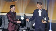 Leo Messi y Cristiano Ronaldo durante un gala del Bal&oacute;n de Oro.