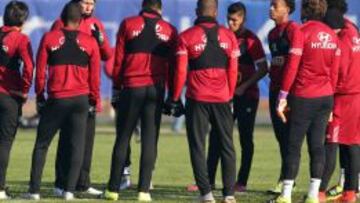 Charla de Gareca en entrenamiento peruano