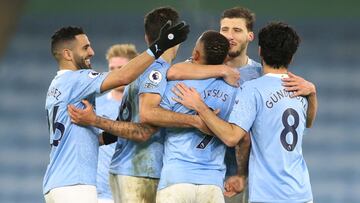 Soccer Football - Premier League -Manchester City v Wolverhampton Wanderers - Etihad Stadium, Manchester, Britain - March 2, 2021 Manchester City players celebrate after the match Pool via REUTERS/Carl Recine EDITORIAL USE ONLY. No use with unauthorized a