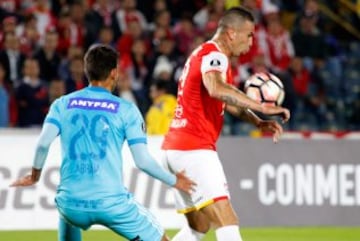 Santa Fe gana en su casa y deleita a su público con goles