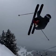 40M y subiendo: un esquiador choca con un telesilla al saltar