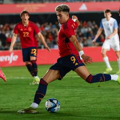 España blinda a Huijsen y Joseph en un mal partido