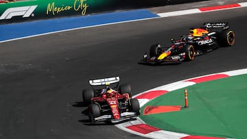 AMDEP7965. CIUDAD DE MÉXICO (MÉXICO), 26/10/2025.- El británico Lewis Hamilton (i) de Ferrari y el neerlandes Max Verstappen de Red Bull Racing, compiten en el Gran Premio de México de la Fórmula Uno este domingo, en el Autódromo Hermanos Rodríguez en Ciudad de México (México). EFE/ Isaac Esquivel