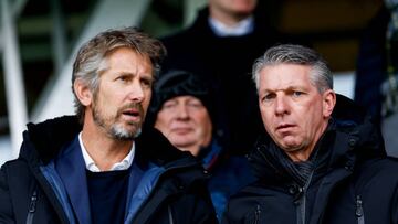 Edwin van der Sar y Gerry Hamstra, en el palco del Ajax.