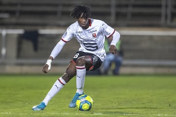 El jugador más talentoso de una generación de jóvenes promesas muy precoces. Tras romper récords con el Rennes y con la selección francesa, ahora lo quiere hacer con su club en su primera experiencia en la gran competición de clubes. Centrocampista, de zurda exquisita y llegador. El Real Madrid le sigue muy cerca de cara a 2021.