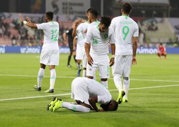 El jugador de Arabia Saudí Fahad Al-Muwallad celebra el 0-1.