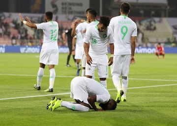 El jugador de Arabia Saud¨ª Fahad Al-Muwallad celebra el 0-1.