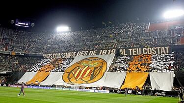 Los tifos de Mestalla. El color de la grada en las grandes noches europeas, ligueras y coperas.