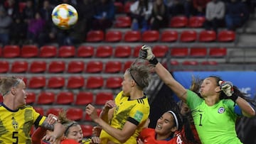La capitana de la selección chilena analizó el duelo en el que la Roja no pudo resistir frente a la potencia europea. "Lo hicimos muy bien en un partido complicado".