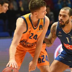 A Dubljevic le 'roban' en su casa