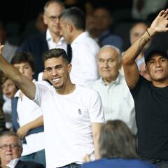 Gabriel y Murillo, espectadores de lujo en el palco de Mestalla