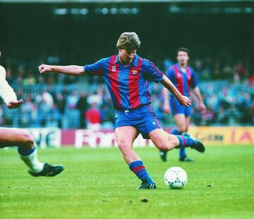 En 1989 fichó por el FC Barcelona de la mano de Johan Cruyff. En el equipo catalán vivió sus mejores momentos como profesional participando en la histórica Copa de Europa de 1992 y en las cuatro Ligas que consiguieron de manera consecutiva.