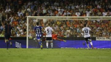 0-1. Lucas Pérez anoto el primer gol.
