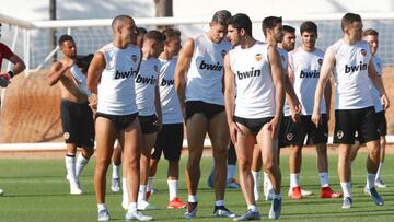 Rodrigo Moreno y Gonçalo Guedes durante la sesión en Paterna.