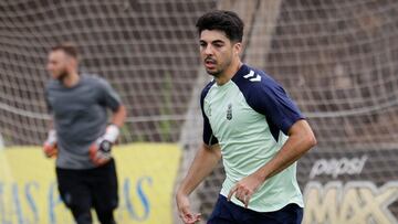 Enrique Clemente, cerca de salir al Elche