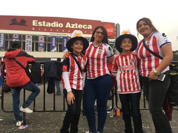 Las familias se hacen presente en el Azteca para apoyar al 'Rebaño'.