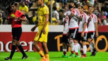 Los jugadores de River Plate celebran un tanto en la goleada ante el Trujillanos de Venezuela por 0-4 en el partido de Copa Libertadores.