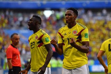 Yerry Mina y Dávinson Sánchez celebran el gol durante el partido Senegal-Colombia, del Grupo H del Mundial de Fútbol de Rusia 2018, en el Samara Arena de Samara, Rusia, hoy 28 de junio de 2018