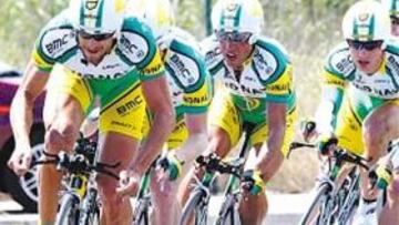 <b>GANÓ PHONAK. </b>Perdiguero (tercero en la fila) vuelve a ser el líder.