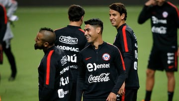 “Él siempre habla de regresar a Chile, especialmente a la U... Está motivado con su vuelta a la Roja”