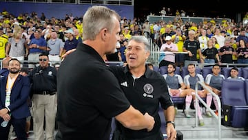 Nashville (United States), 19/08/2023.- Inter Miami CF head coach Tata Martino (R) greets Nashville SC head coach Gary Smith (L) before the start of the 2023 Leagues Cup final between Nashville SC and Inter Miami CF at Geodis Park in Nashville, Tennessee, USA, 19 August 2023. EFE/EPA/MARK HUMPHREY
