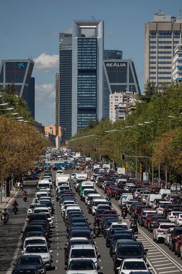 Atascos masivos en Madrid. Vista general de tráfico en el Paseo de la Castellana.