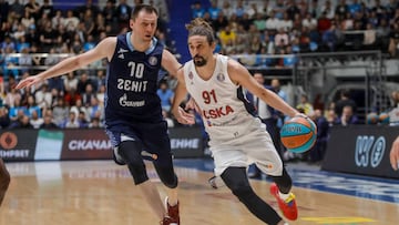 Vitaliy Fridzon of Zenit and Alexey Shved (R) of CSKA Moscow in action during the VTB United League basketball sixth match of Final series between Zenit St. Petersburg and CSKA Moscow on June 6, 2022 at Sibur Arena in Saint Petersburg, Russia. (Photo by Mike Kireev/NurPhoto via Getty Images)