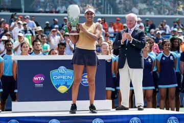 Madison Keys levanta el trofeo de Cincinnati.