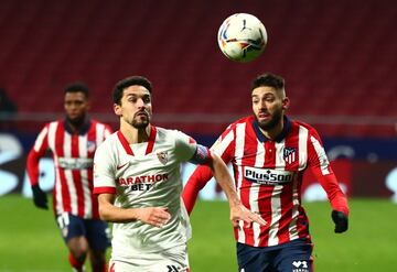 Jes¨²s Navas y Yannick Carrasco.