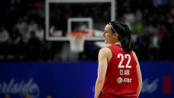 Caitlin Clark, jugadora de Indiana Fever, durante el segundo partido de la primera ronda de los playoff contra Connecticut Sun en el Mohegan Sun Arena.