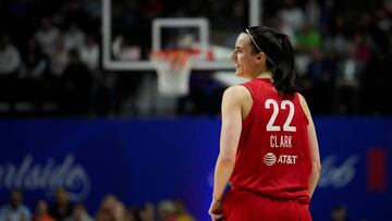 Caitlin Clark, jugadora de Indiana Fever, durante el segundo partido de la primera ronda de los playoff contra Connecticut Sun en el Mohegan Sun Arena.