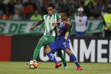 Marcelo Delgado en acción durante el partido entre Nacional y Delfín.