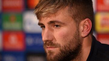 Manchester United&#039;s English defender Luke Shaw speaks during a press conference at Old Trafford in Manchester, north west England on November 26, 2018, on the eve of their UEFA Champions League group H football match against Young Boys. (Photo by Oli SCARFF / AFP)