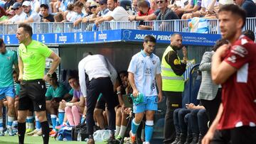 Ramón, en el momento de abandonar el Málaga - Mérida por lesión.